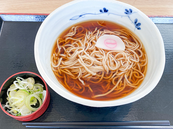 2本のロボットアームで進化した新「駅そばロボット」を海浜幕張駅で公開！自動調理で非接触、従業員の負担軽減