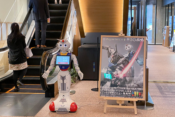 【横浜ガンダムとPepperがコラボ】ペッパーパーラーでガンダム風Pepperを体験！Pepperの「ガンダムあの名セリフ」はシュールすぎて…
