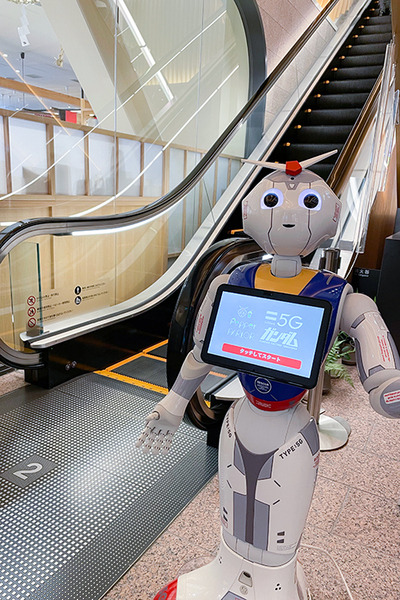 【横浜ガンダムとPepperがコラボ】ペッパーパーラーでガンダム風Pepperを体験！Pepperの「ガンダムあの名セリフ」はシュールすぎて…