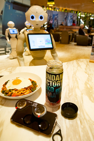 【横浜ガンダムとPepperがコラボ】ペッパーパーラーでガンダム風Pepperを体験！Pepperの「ガンダムあの名セリフ」はシュールすぎて…