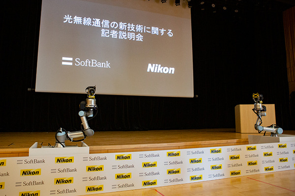 【デモ動画】ニコンとソフトバンクが6Gを見据えた「光無線通信技術」で連携！2台のロボットによるAIトラッキング技術のデモ公開