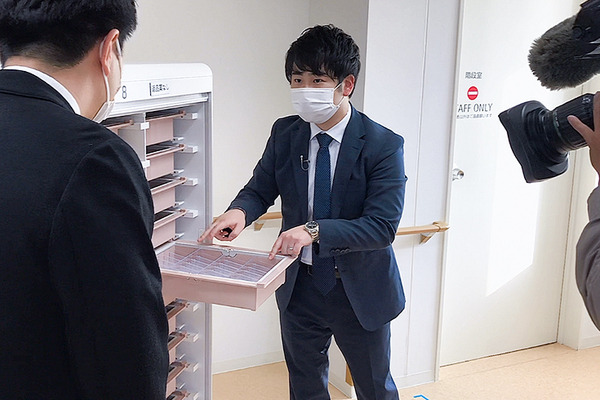 三菱電機「多用途搬送ロボットシステム」とパナソニック「追従型モビリティ」を藤田医科大学病院で実証実験　あいちロボットショーケース