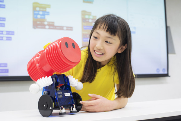 ユカイ工学が競技用ロボット「ユカイなピコハンロボット」を開発　全国小学生プログラミング大会「ゼロワングランドスラム」に向けて