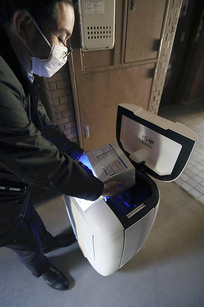 日本郵便がオートロック・マンション内で複数台の屋内配送ロボット「RICE」を実証実験　エレベータと連携して玄関先まで自動配達