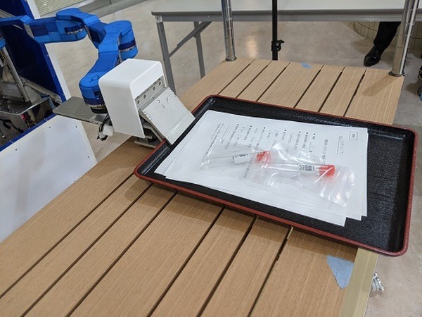 スマイルロボティクスの配膳・下膳ロボットをPCR検査に活用　非対面・非接触で自動搬送「Tokyo Robot Collection」