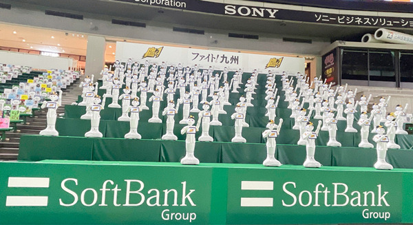 【動画】100体のPepperでロボット応援団を結成！迫力のダンスパフォーマンスで福岡ソフトバンクホークスを応援