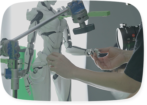 テレビCMに登場する「メディエイド：アンドロイド」ってなんだ?　「真マジンガーZERO」の余湖裕輝氏原画、Zeppetがキャラクター制作