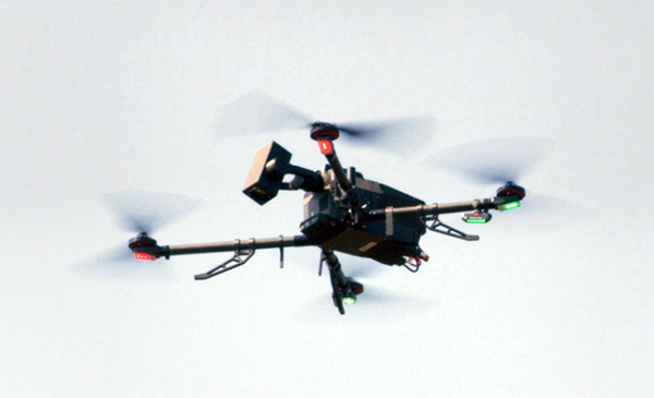 JAXAやJAL等も協力「KDDIスマートドローン」を3拠点で実証実験　複数ドローンの同時飛行管制、災害時の被害状況把握など有効性を確認