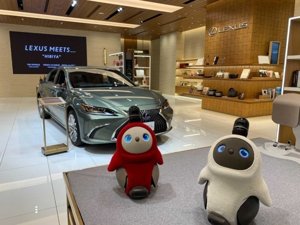 家族型ロボット「LOVOT」の「れくさすくん」と「みーつちゃん」が「LEXUS MEETS…」に登場  9月上旬まで利用者をお迎え