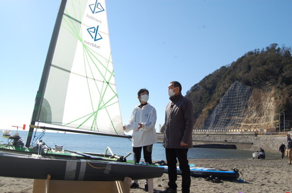 風力の帆船型ドローンが海上貨物輸送の実証テストに成功　湘南の海で1kmを自動帆走