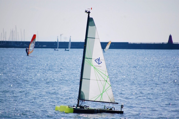 風力の帆船型ドローンが海上貨物輸送の実証テストに成功　湘南の海で1kmを自動帆走