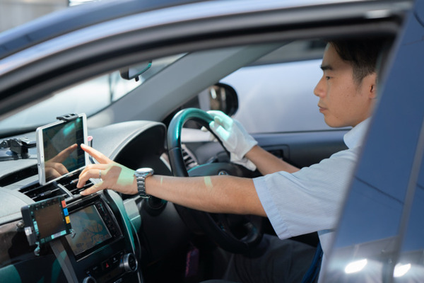 ボタン1つでタクシーが呼べる「タクシーダッシュボタン」電脳交通のクラウド型配車システムと連携　高齢者が簡単に配車依頼