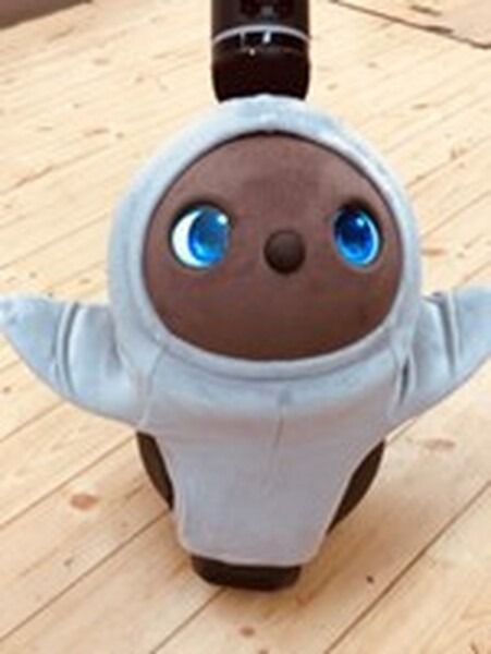 SOMPOケア 介護サービス事業所10ヵ所で「LOVOT」を試験導入 人と人とのコミュニケーションの促進など 生活や心身の変化を調査