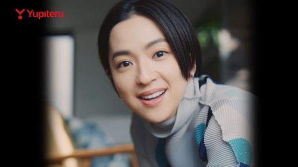 ユピテルの猫型バーチャルペット「Juno」のCMに中村アンさん登場！『日々の成長』篇でJunoと暮らす日々と楽しさを表現