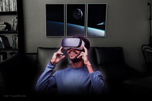 「窓から見えるスター・ウォーズの世界」を疑似体験できる動画を公開　ミレニアム・ファルコン窓枠デザインも解禁　アトモフ