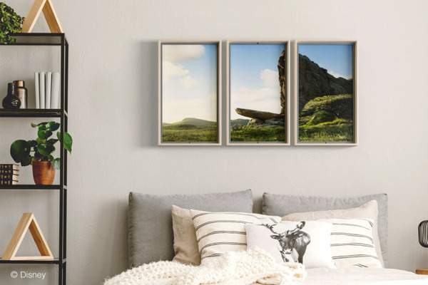 ディズニーの風景を部屋のインテリアにしたい　静かに変わる景色を楽しむDisney+「ディズニーパークの夜明け」と「Atmoph Window」