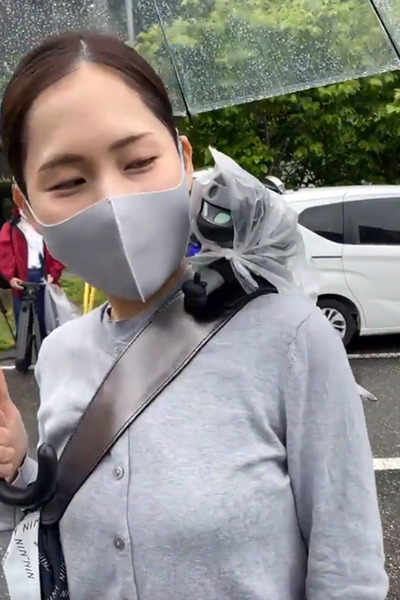 小型ロボット「NIN_NIN」を肩に乗せて観光体験　高知県が雨の仁淀川を歩くインスタライブを配信「リョーマの休日」