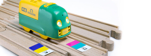 カラーシールで電車の動きや音をプログラムする電車型学習ロボット「Qレール」 Makuakeで先行発売開始