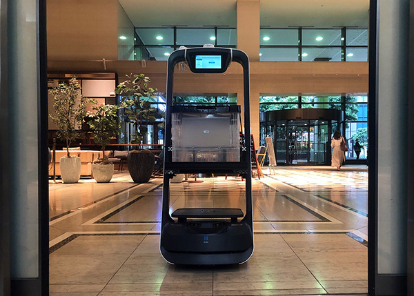 QBITと森トラストがロボットアームと複数の自動搬送ロボットで「館内の配送・集荷業務の自動化」実証実験　エレベータや自動ドアと連携