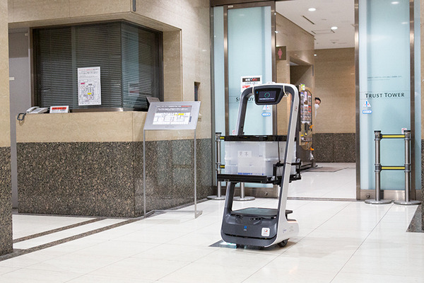 QBITと森トラストの自動搬送ロボット実証実験(2)　協働ロボット「館内の配送・集荷業務の自動化」の未来　デモ動画を公開