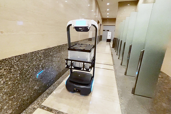 QBITと森トラストの自動搬送ロボット実証実験(2)　協働ロボット「館内の配送・集荷業務の自動化」の未来　デモ動画を公開