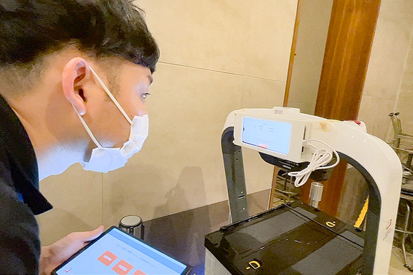 QBITと森トラストの自動搬送ロボット実証実験(2)　協働ロボット「館内の配送・集荷業務の自動化」の未来　デモ動画を公開