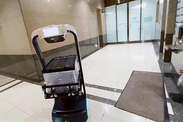 QBITと森トラストの自動搬送ロボット実証実験(2)　協働ロボット「館内の配送・集荷業務の自動化」の未来　デモ動画を公開