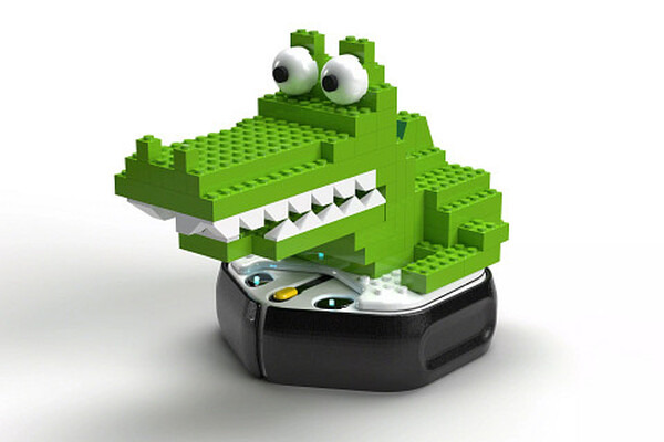 アイロボットがシンプルな機能に特化したプログラミングロボット「Root rt0」を7月に販売開始 共通アクセサリーも発売へ