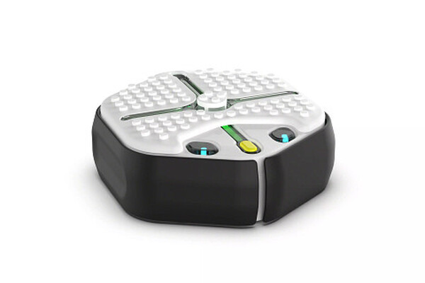 アイロボットがシンプルな機能に特化したプログラミングロボット「Root rt0」を7月に販売開始 共通アクセサリーも発売へ