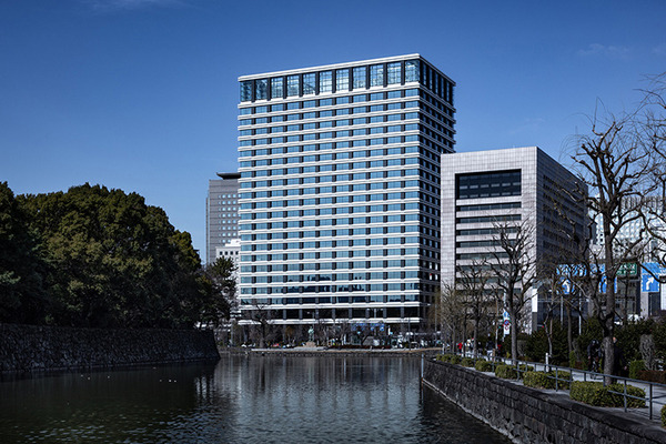 NEC、マスクを着けたまま本人認証できる「ウォークスルー顔認証入退場システム」丸紅の新本社ビルで稼働中　約4千名を対象