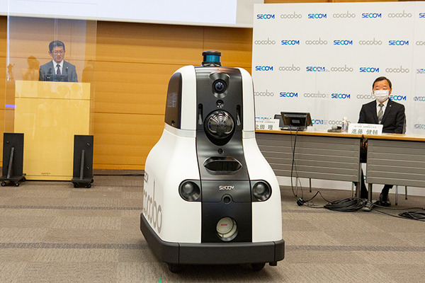 巡回だけでなく不審者の威嚇も！セコムが新型AIセキュリティロボット「cocobo」(ココボ)を発表　デザインは「LOVOT」の根津氏
