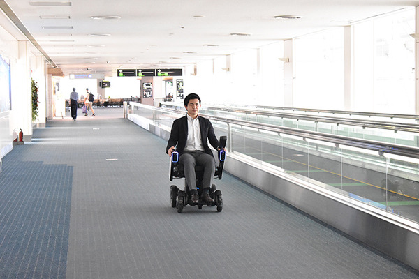 羽田空港の国内線出発ゲート全域で自動運転の低速モビリティが無料で利用できる　WHILL自動運転システム