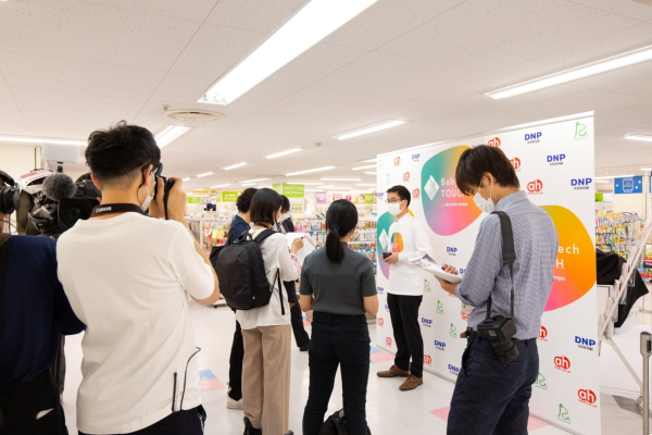 赤ちゃん本舗・DNP・パパスマイル 　子育て× テクノロジーの展覧会「BabyTech  TOUCH」をアカチャンホンポで開催