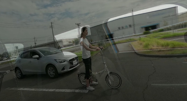 危ない！クルマの「死角」を360度VR動画で疑似体験できる　運転に潜む危険をVR透過やドローンを駆使して再現　JAFが動画を公開