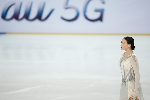 アリーナ・ザギトワ選手の演技を好きなアングルから同時視聴できる「au5G × Figure Skating」ど配信開始　ロシアの妖精、コロナ禍に来日