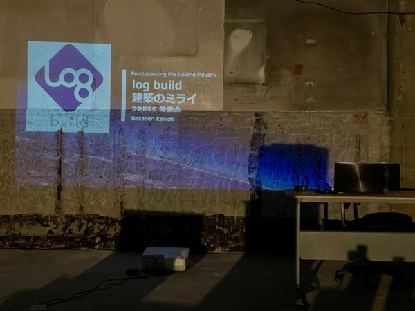 【日本初】VRとロボットで建築現場のDX化を推進　ログビルドが「建築のミライ」発表会でアバターロボットとVRデジタルツインを公開