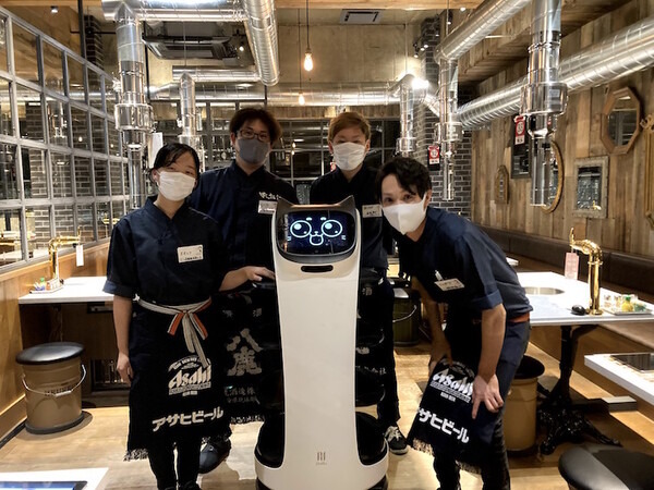 「岩塩熟成ジンギスカンぼんた」がネコ型配膳ロボット「BellaBot」を導入　コロナ禍に対応した業務改革