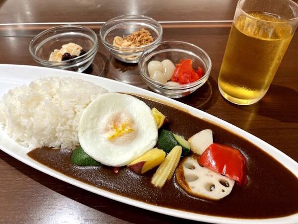 スマートフォンで注文した料理をServiがお届け「ホテル京阪 京橋 グランデ」オーダーバイキングに配膳ロボットを導入