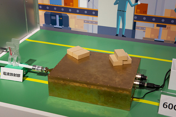 ドコモが5G/6Gのカバレッジを拡張する最新技術「つまむアンテナ」を公開　「docomo Special Showcase in Tokyo」