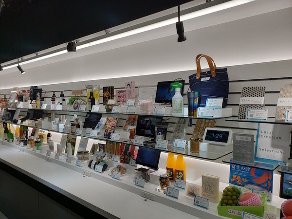 未来型AIカフェ『AZLM CONNECTED CAFE』ついにオープン！ Alexaで音声注文やロボットのパーソナル診断などを体験可能