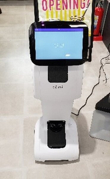未来型AIカフェ『AZLM CONNECTED CAFE』ついにオープン！ Alexaで音声注文やロボットのパーソナル診断などを体験可能