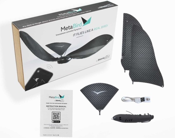 「まるで本物の鳥！」100円玉2枚分の超軽量の鳥型ドローン「MetaBird」 バイオミティクス技術で羽根の動きをリアルに再現