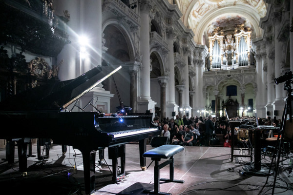 ヤマハによるAIと人間の共創　伝説的ピアニスト「グレン グールド氏」らしい音楽表現でピアノをAIが演奏 カンヌライオンズで初受賞