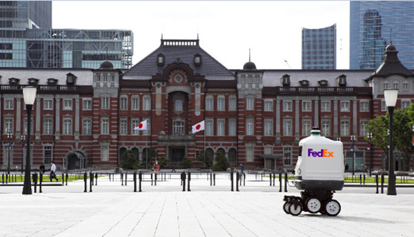フェデックスが自動配送ロボット「Roxo」を報道向けに公開　アジア太平洋地域の輸送サービスを前進　電動車いす「iBOT」がベース