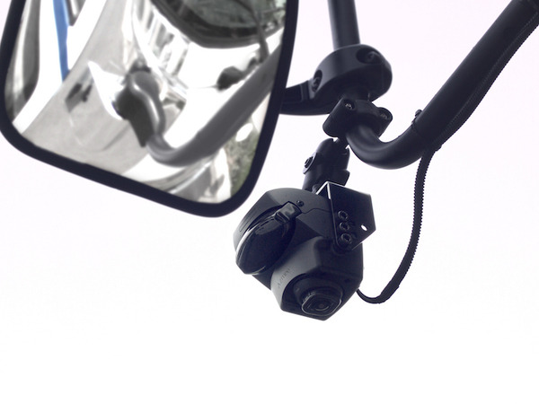 AIが左側方の歩行者や自転車、急な割り込みを検知 大型トラック用安全AIカメラシステム「ACSL-0003」日本自動車研究所でテスト