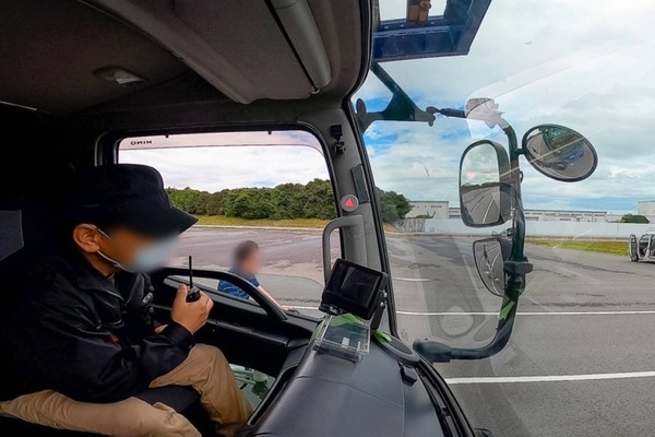 AIが左側方の歩行者や自転車、急な割り込みを検知 大型トラック用安全AIカメラシステム「ACSL-0003」日本自動車研究所でテスト