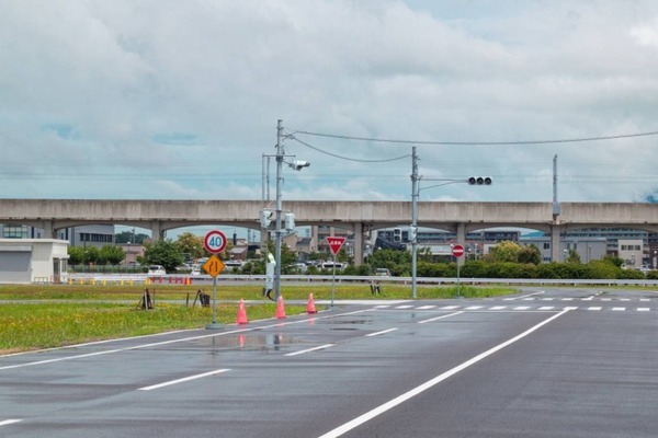 AIが左側方の歩行者や自転車、急な割り込みを検知 大型トラック用安全AIカメラシステム「ACSL-0003」日本自動車研究所でテスト