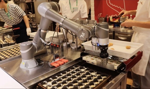 ハンバーガーショップ用の調理ロボットをコネクテッドロボティクスとベックスバーガーが共同開発へ