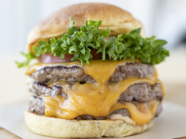 ハンバーガーショップ用の調理ロボットをコネクテッドロボティクスとベックスバーガーが共同開発へ