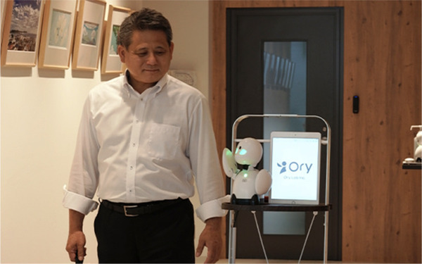 自由に話せて動ける分身ロボットの新製品『OriHime Porter』オリィ研究所が発表　OriHimeとワゴン型アバターモビリティの融合